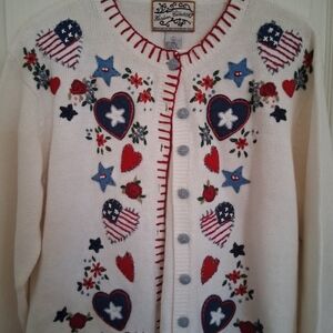 Vintage Women's White Heart and Star Embroidered Botton Sweater